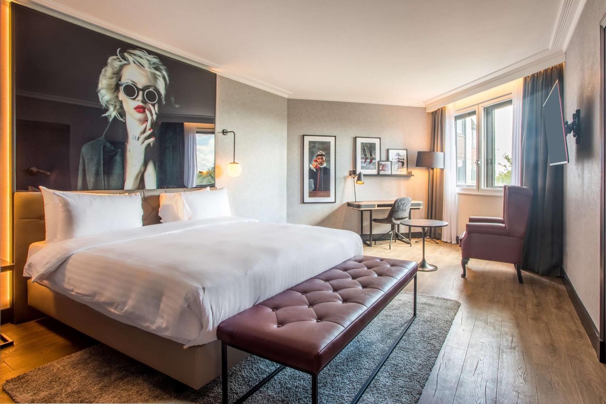 Executive Suite - Lounge Access