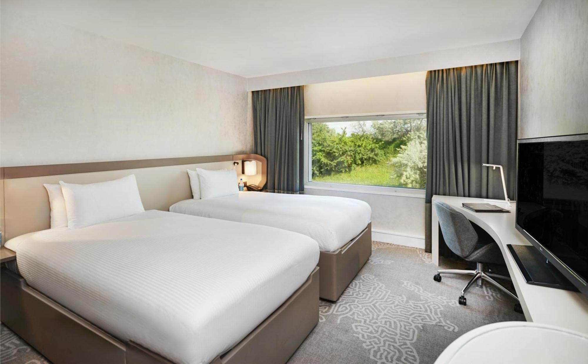 Twin Room,1758279845:JPEG