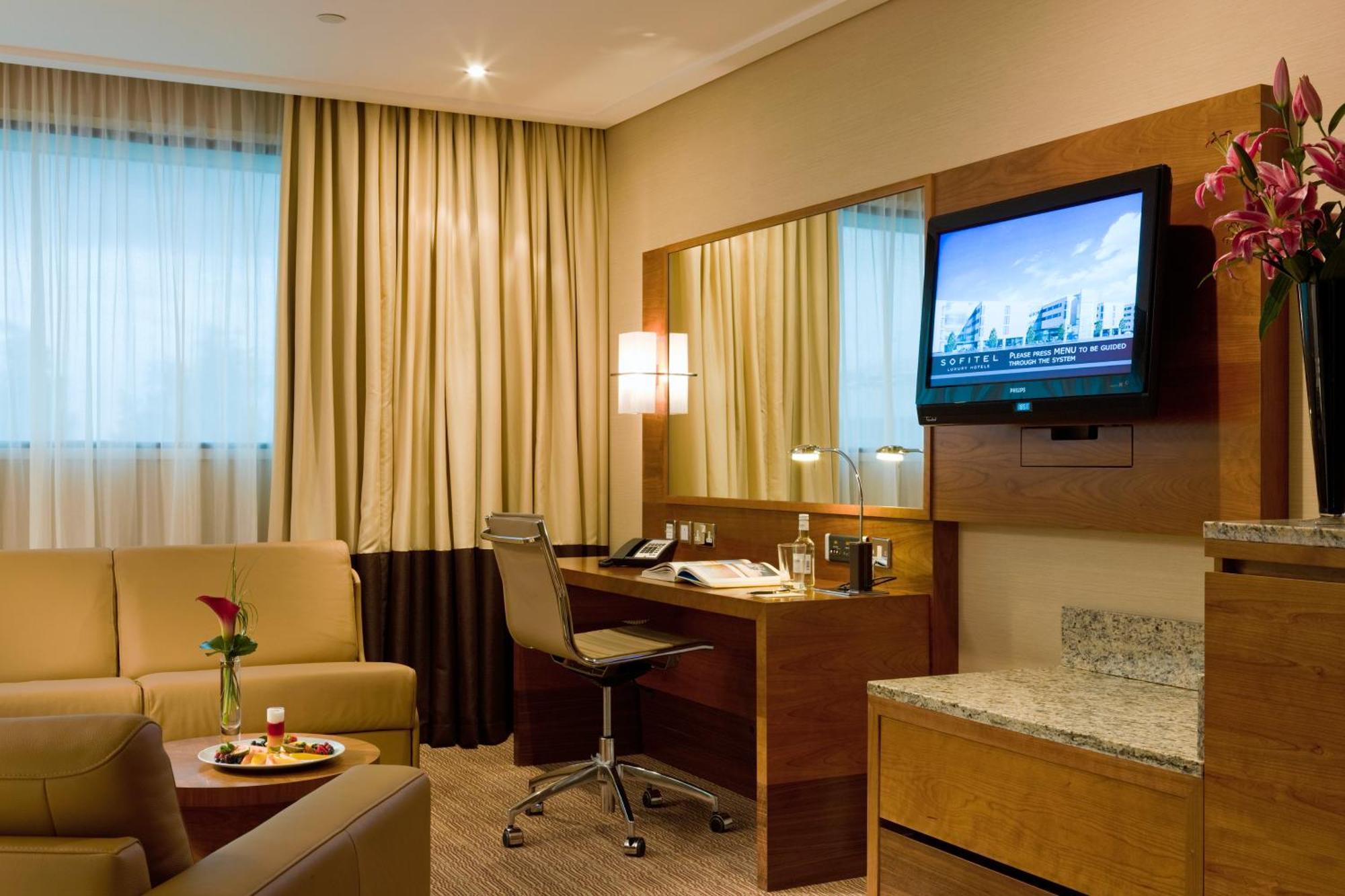One-Bedroom Prestige Suite and Lounge Access