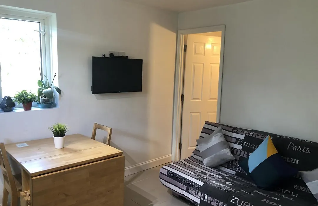 Apple House Guesthouse Heathrow Airport-1