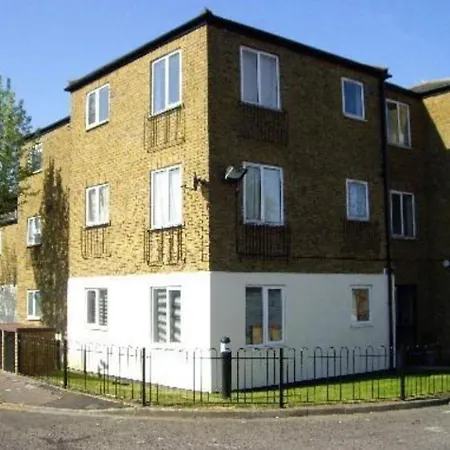 Apple House Guesthouse Heathrow Airport-2