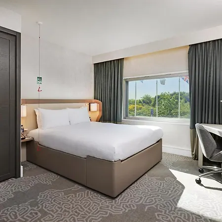 Hilton London Heathrow Airport-3
