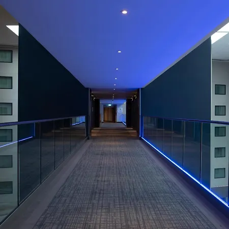 Crowne Plaza London Heathrow T4 By Ihg-2