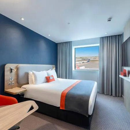 Holiday Inn Express - London Heathrow T4 By Ihg-3