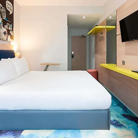 Ibis Styles London Heathrow Airport-3